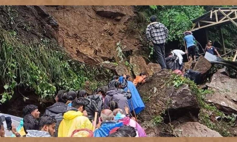 उत्तराखंड में मूसलधार बारिश से हालात बिगड़े, चारधाम यात्रा मार्ग बाधित