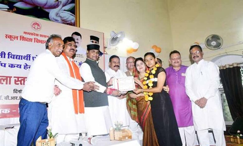 विद्यार्थी-समाज-एवं-राष्ट्र-के-पुनउर्त्थान-के-लिये-पढ़ाई-करें-:-मंत्री-सारंग
