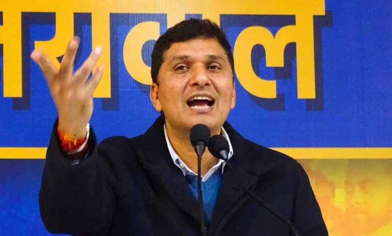 विरोध-के-बाद-दिल्ली-सरकार-ने-पुरानी-गाड़ियों-पर-रोक-हटाई:-सौरभ-भारद्वाज
