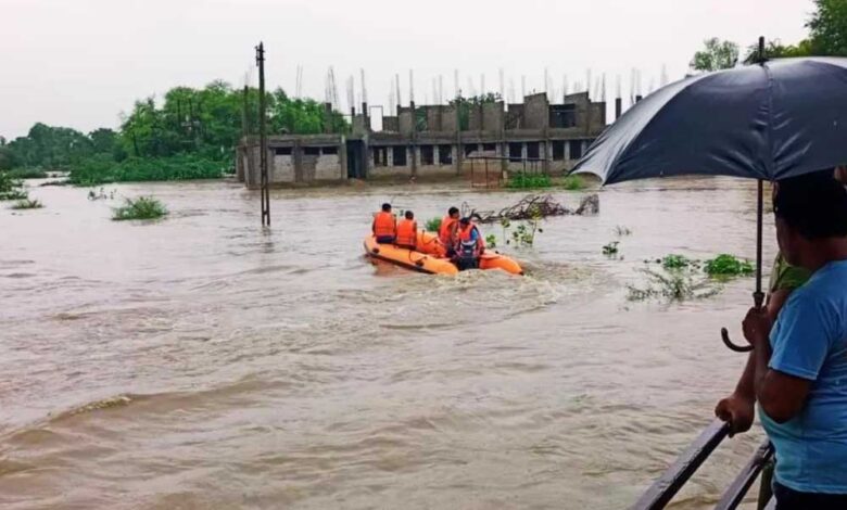 भारी बारिश के चलते महाकौशल के कई जिलों में जनजीवन अस्त-व्यस्त
