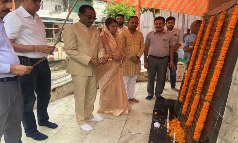 औद्योगिक क्षेत्र बलियरी में विस्‍फोट से शहीद हुए श्रमिकों के स्‍मारक पुष्प अर्पित कर दी गई श्रद्धांजलि