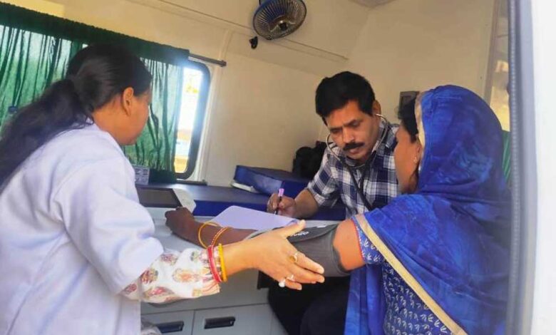 संजीवनी मोबाइल यूनिट से मिल रहा बैगा, भारिया, सहरिया को जीवनदान, आदिवासियों के लिए चलता-फिरता चमत्कार