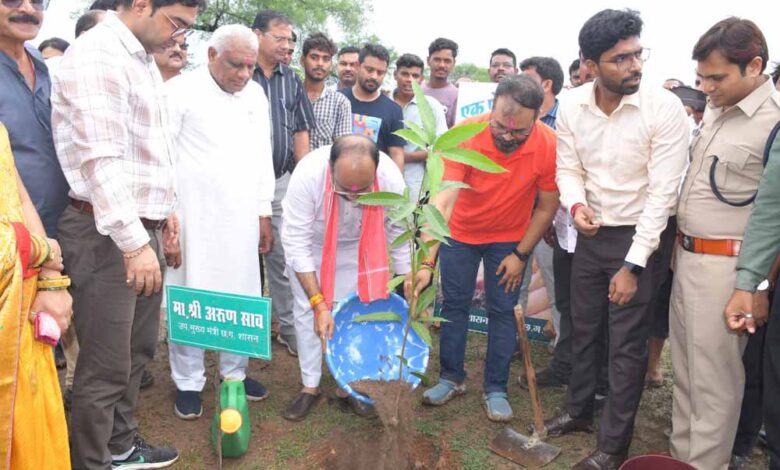 हर-आंगन-में-हरियाली-‘एक-पेड़-माँ-के-नाम-2.0’,-जिला-स्तरीय-वृक्षारोपण-कार्यक्रम-में-शामिल-हुए-उप-मुख्यमंत्री-साव
