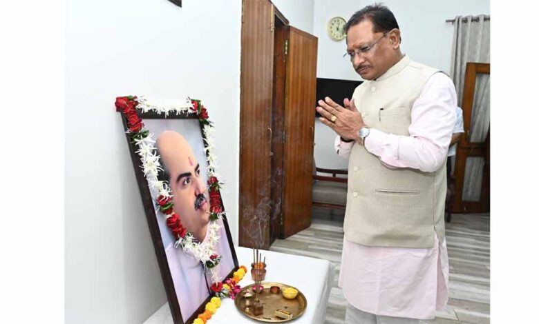 मुख्यमंत्री-विष्णु-देव-साय-ने-डॉ.-श्यामा-प्रसाद-मुखर्जी-की-जयंती-पर-अर्पित-की-श्रद्धांजलि