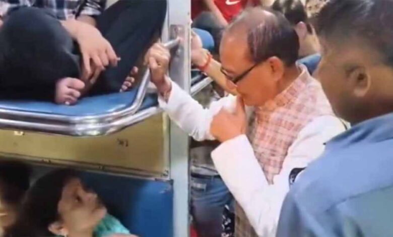 ट्रेन-में-यात्रियों-की-हालत-देख-भावुक-हुए-शिवराज,-जनरल-कोच-बढ़ाने-की-उठाई-मांग