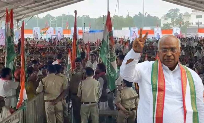 रायपुर-पहुंचे-मल्लिकार्जुन-खड़गे,-कांग्रेस-की-किसान-जवान-संविधान-सभा-करेंगे-संबोधित