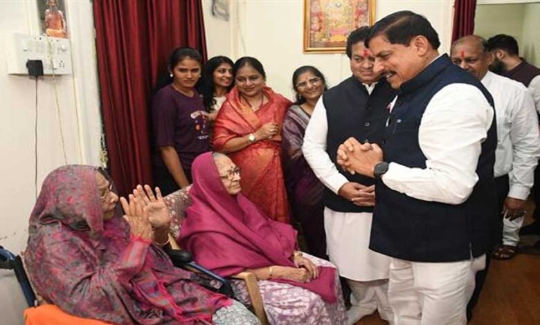 मुख्यमंत्री-डॉ.-यादव-ने-श्रीमती-पटवा-के-जन्मदिन-पर-शुभकामनाएं-दीं-और-आशीर्वाद-प्राप्त-किया