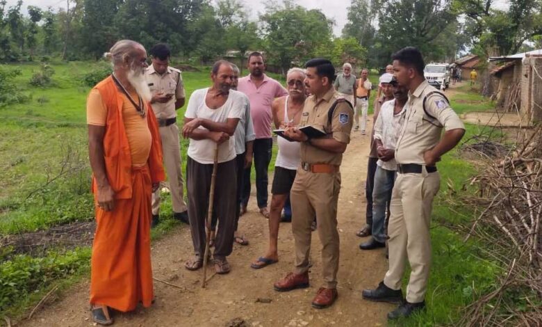 चोरों-ने-सेंधमारी-कर-किया-लाखो-का-माल-पार।