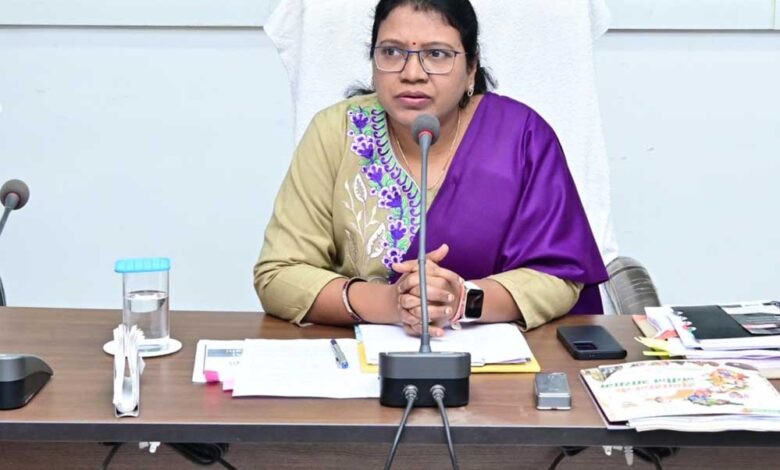 गौरेला-पेण्ड्रा-मरवाही-:-जनदर्शन-में-23-लोगों-ने-दिया-आवेदन-:-कलेक्टर-ने-एक-एक-कर-सुनी-सभी-की-फरियाद