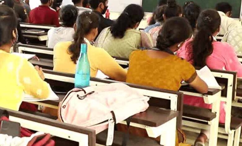यूपी-के-सरकारी-स्कूलों-से-विदा-हुआ-blackboard,-शिक्षा-में-आ-रहा-है-डिजिटल-बदलाव