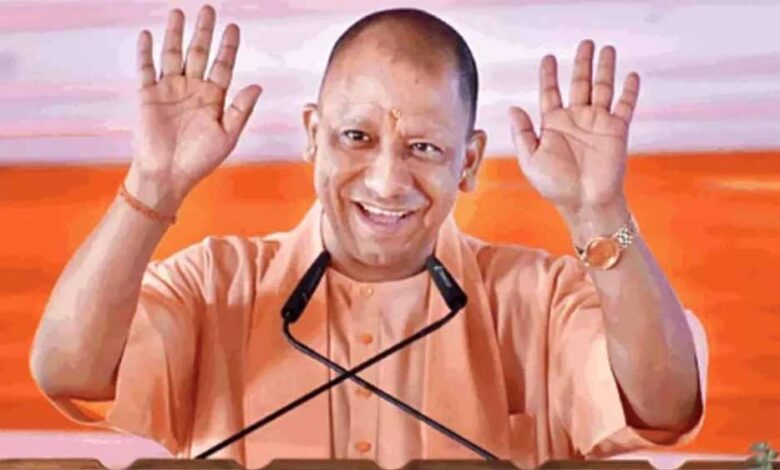 योगी-सरकार-का-तोहफा,-यूपी-में-हजारों-लोगों-को-मिला-₹10,000-का-बोनस