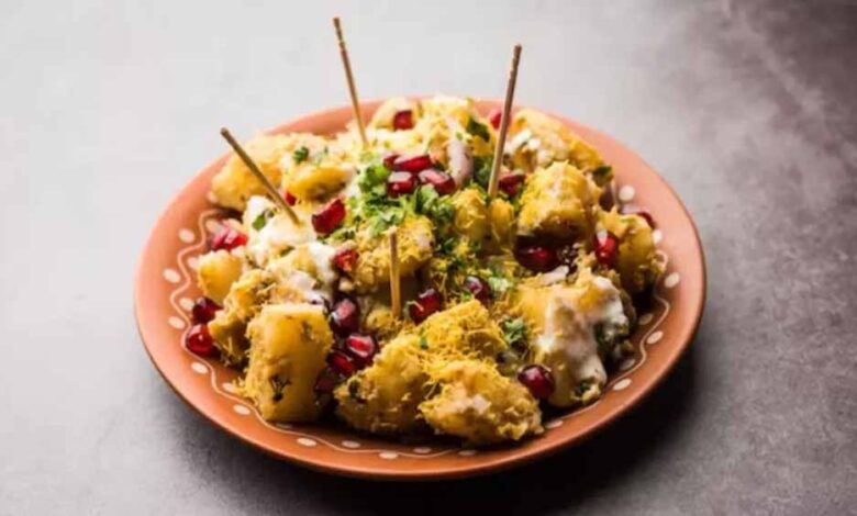 बार‍िश-में-गए-आलू-चाट