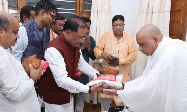 cm-साय-गुरु-पूर्णिमा-के-अवसर-पर-रायगढ़-जिले-के-ग्राम-बनोरा-स्थित-अघोर-गुरुपीठ-में-गुरु-दर्शन-के-लिए-पहुंचे