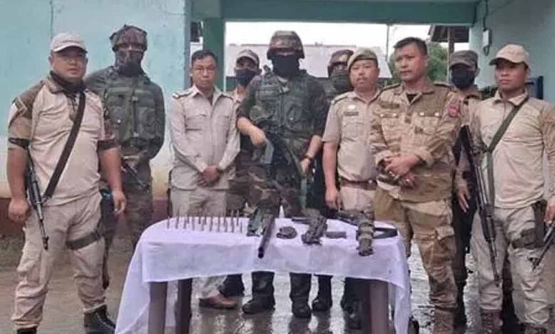 मणिपुर-पुलिस-की-बड़ी-कार्रवाई,-भारी-मात्रा-में-हथियार-बरामद