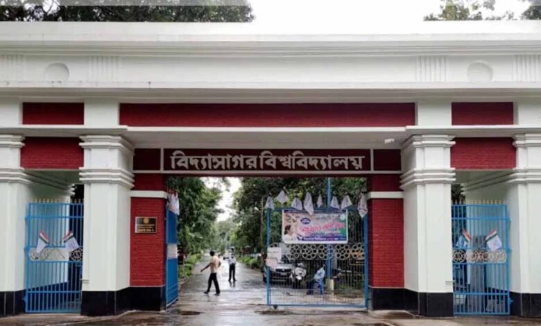 विद्यासागर-यूनिवर्सिटी-में-विवाद,-पेपर-में-स्वतंत्रता-सेनानियों-को-बताया-आतंकी,-कार्रवाई-शुरू