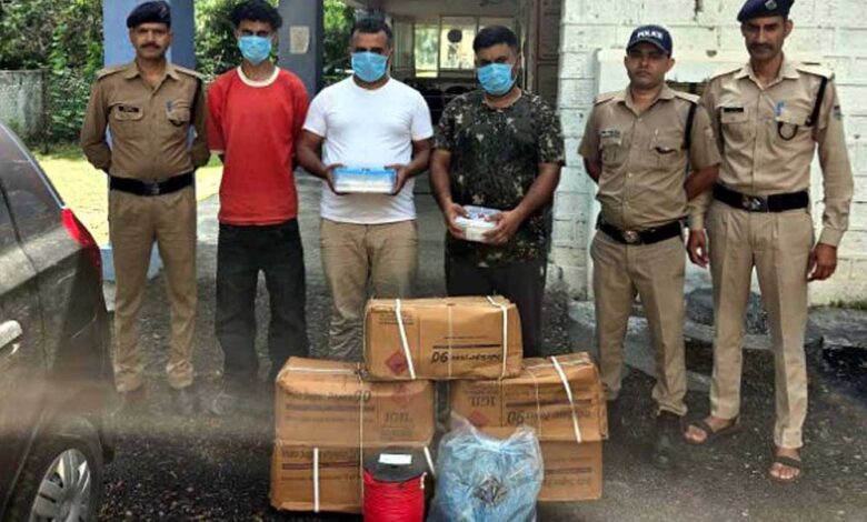 देहरादून-में-तीन-लोगों-को-125-किलोग्राम-डायनामाइट-के-साथ-पकड़ा,-जने-कितना-नुकसान-हो-सकता-था