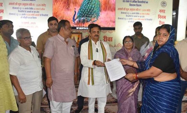 प्रधानमंत्री-आवास-योजना-गरीबों-के-पक्के-आवास-के-सपने-को-पूरा-कर-रही-है-:-उप-मुख्यमंत्री-शुक्ल