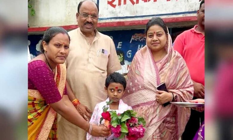 सांसद-हिमाद्री-सिंह-ने-अपनी-बेटी-का-दाखिला-गृह-गांव-के-सरकारी-स्कूल-में-कराया