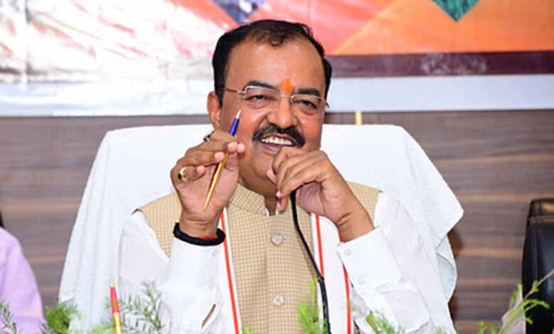 धर्मनिरपेक्ष’-और-‘समाजवाद’-की-नकली-व-झूठी-बैसाखियों-का-सहारा-कांग्रेस-ने-लिया-सहारा-:-केशव