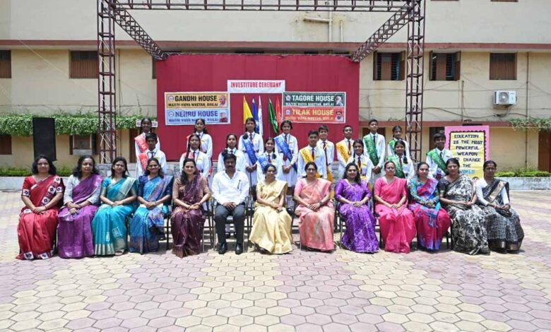 मैत्री-विद्या-निकेतन-में-अलंकरण-और-शपथ-ग्रहण-समारोह-सम्पन्न