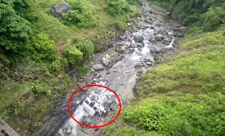 पिथौरागढ़-में-दर्दनाक-हादसा:-खाई-में-गिरी-टैक्सी,-8-लोगों-की-मौत