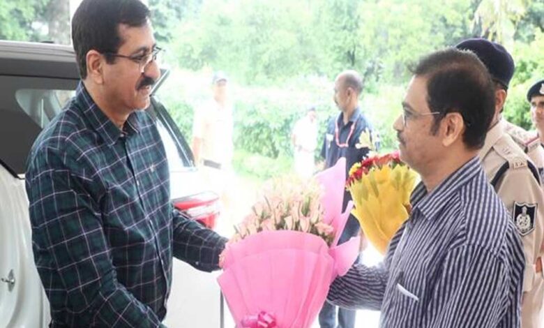 मनोनीत-मुख्य-न्यायाधिपति-का-राजभवन-में-हुआ-आगमन