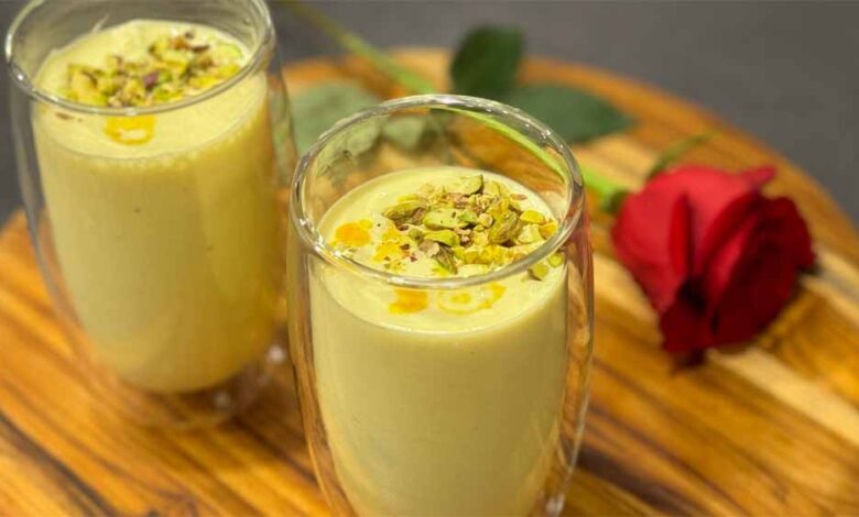 केसर-पिस्ता-लस्सी