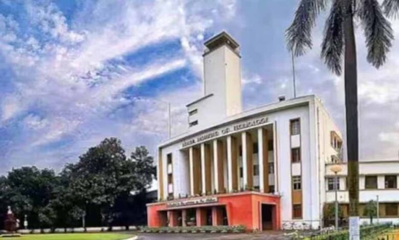 iit-खड़गपुर-में-फिर-दर्दनाक-घटना:-हॉस्टल-में-छात्र-ने-लगाई-फांसी,-इस-साल-चौथी-मौत