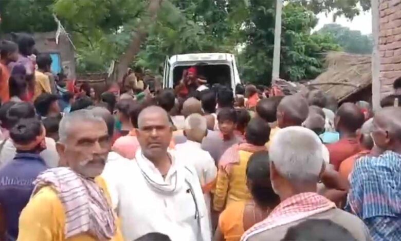 बाबा-धाम-जा-रहे-श्रद्धालुओं-की-पिकअप-को-ट्रेलर-ने-मारी-टक्कर,-चार-की-दर्दनाक-मौत