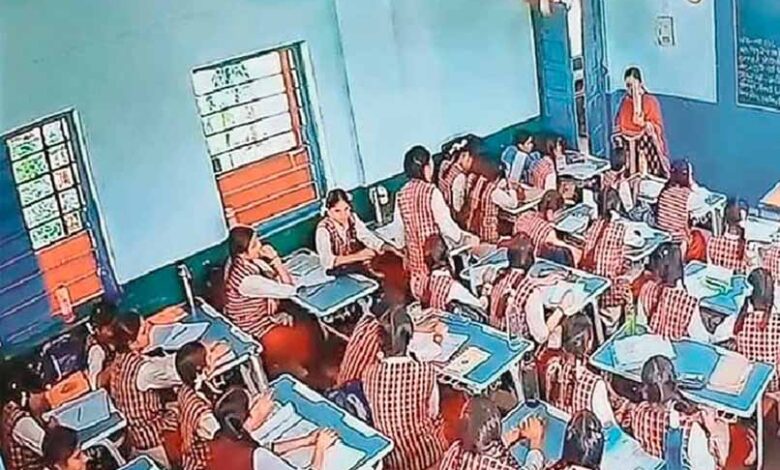 भोपाल:-पीएमश्री-एमएलबी-स्कूल-की-कक्षा-में-गिरा-प्लास्टर,-दो-छात्राएं-घायल
