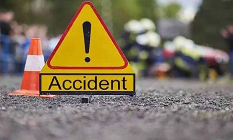 बलरामपुर-में-दर्दनाक-सड़क-हादसे-में-दो-लोगों-की-मौत,-तेज-रफ्तार-कार-और-ई-रिक्शा-की-जोरदार-टक्कर