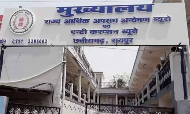 शराब-घोटाले-में-बड़ी-कार्रवाई:-eow-ने-तीन-आरोपियों-को-किया-गिरफ्तार