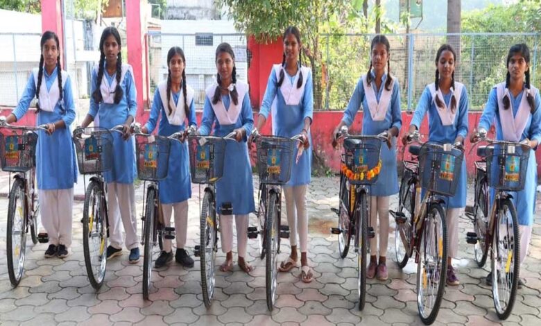 स्कूली-बच्चों-को-मिलेगा-रफ्तार-का-तोहफा,-4.30-लाख-साइकिलें-बांटेगी-सरकार