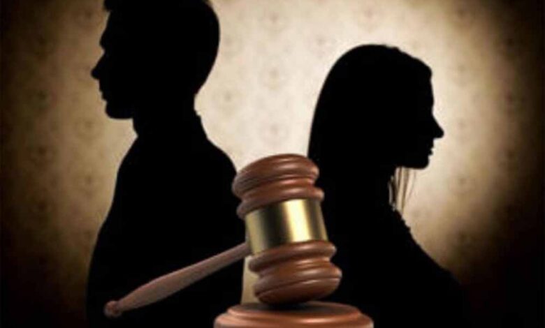 इंस्पेक्टर-की-हैरान-करने-वाली-करतूत:-बिना-तलाक-दिए-दूसरी-शादी,-फिर-धर्म-बदलकर-तीसरी-निकाह