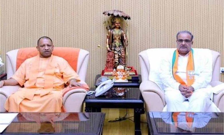 सीएम-योगी-और-बीजेपी-नेताओं-की-अहम-बैठक:-प्रदेश-अध्यक्ष-को-लेकर-मंथन-तेज