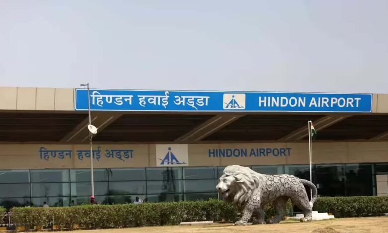 हिंडन-एयरपोर्ट-रोड-आम-लोगों-के-लिए-बंद,-रील-मेकिंग-और-बाइक-राइडिंग-पर-रोक