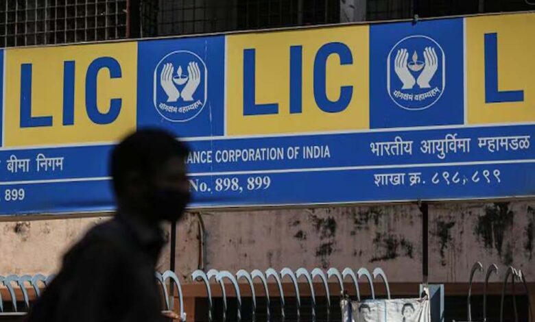 lic-की-नई-चाल:-₹15.5-लाख-करोड़-के-पोर्टफोलियो-में-बड़ा-फेरबदल,-निवेशकों-के-लिए-अलर्ट