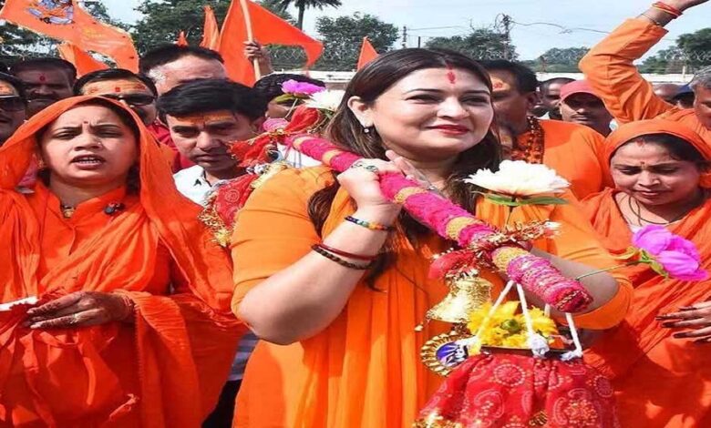 कांवड़-यात्रा-के-अंतिम-चरण-में-पहुंचीं-विधायक-भावना-बोहरा,-डिप्टी-सीएम-विजय-शर्मा-ने-दी-शुभकामनाएं