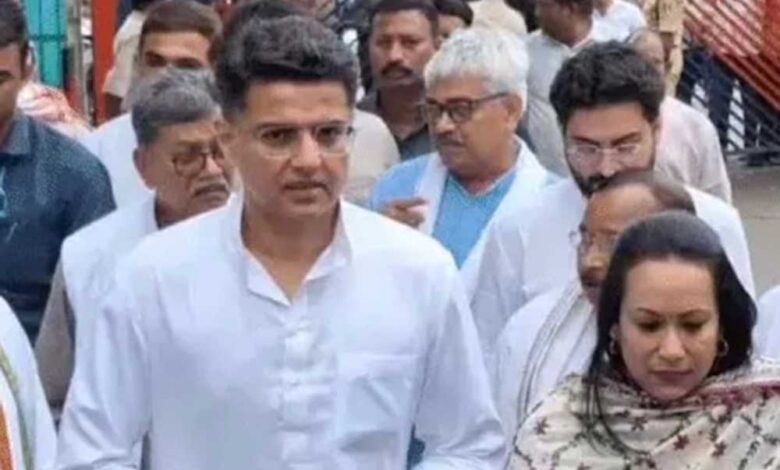 जेल-में-चैतन्य-से-मिले-सचिन-पायलट,-बोले-कांग्रेस-एक-कदम-भी-पीछे-नहीं-हटेगी