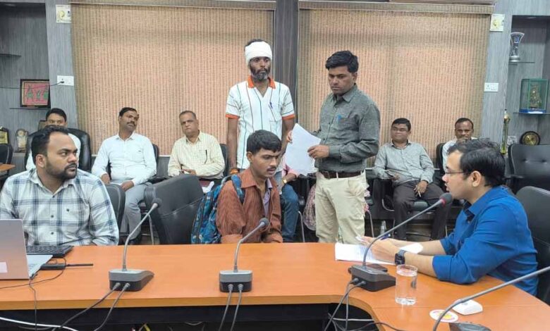 जनसुनवाई-में-मुख्य-कार्यपालन-अधिकारी-जिला-पंचायत-ने-78-आवेदन-पत्रों-में-की-सुनवाई