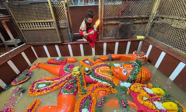 तीसरी-बार-मां-गंगा-ने-कराया-श्री-बड़े-हनुमान-जी-को-अमृत-स्नान,-अब-बाढ़-का-बढ़ा-खतरा