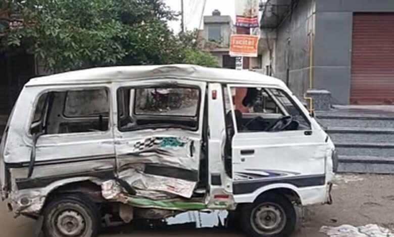 स्कूल-वैन-में-घुसा-कैंटर,-दर्दनाक-हादसे-में-एक-छात्रा-की-मौत,-पांच-घायल
