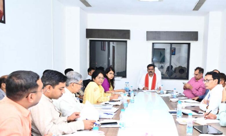 रायपुर-:-उपमुख्यमंत्री-विजय-शर्मा-की-अध्यक्षता-में-पंचायत-विभाग-की-बैठक-सम्पन्न