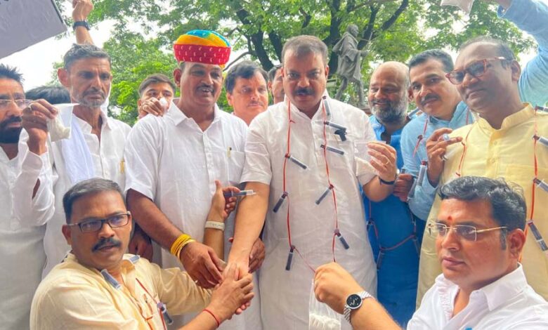 md-ड्रग्स-कारोबार-और-भाजपा-नेताओं-का-आरोपियों-को-संरक्षण-देने-के-खिलाफ-कांग्रेस-विधायकदल-का-जोरदार-प्रदर्शन