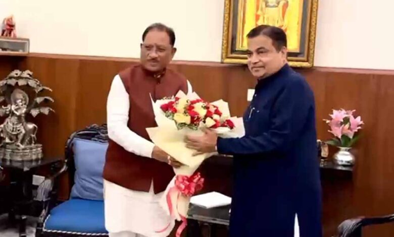 राज्य-की-सड़कों-और-विकास-योजनाओं-पर-चर्चा-करने-आज-शाम-केंद्रीय-मंत्री-नितिन-गडकरी-से-मिले-मुख्यमंत्री-विष्णुदेव-साय