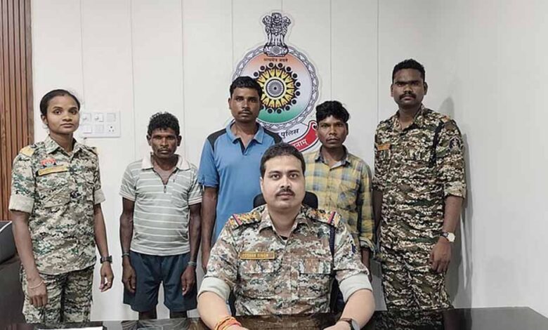 नक्सल-विरोधी-अभियान-में-बड़ी-सफलता,-दो-लाख-के-इनामी-सहित-तीन-नक्सली-गिरफ्तार
