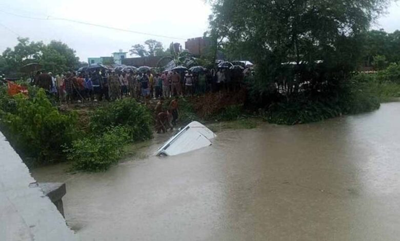 यूपी-में-दिल-दहला-देने-वाला-हादसा:-नहर-में-गिरी-बोलेरो,-11-श्रद्धालुओं-की-मौत,-सीएम-योगी-ने-किया-आर्थिक-सहायता-का-ऐलान