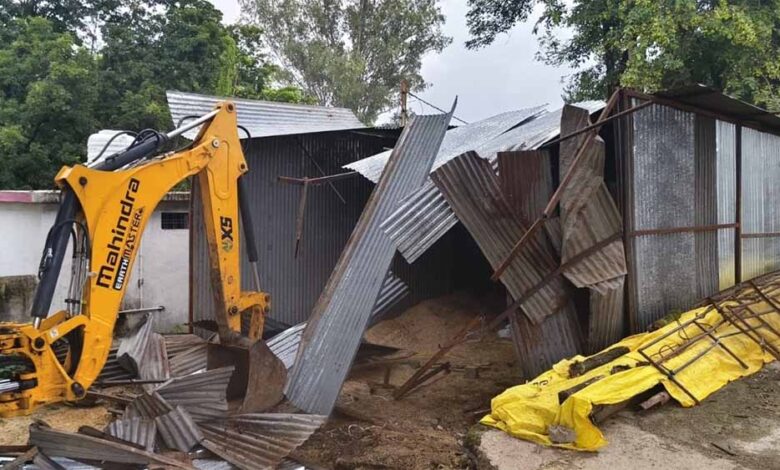 इस्‍लाम कबूलने से इनकार पर हत्या: रईस खान के अवैध निर्माण पर प्रशासन का बुलडोजर