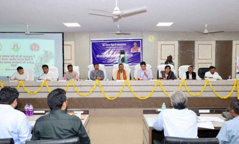 स्वास्थ्य-मंत्री-श्याम-बिहारी-जायसवाल-ने-दंतेवाड़ा-में-की-संभाग-स्तरीय-समीक्षा-बैठक