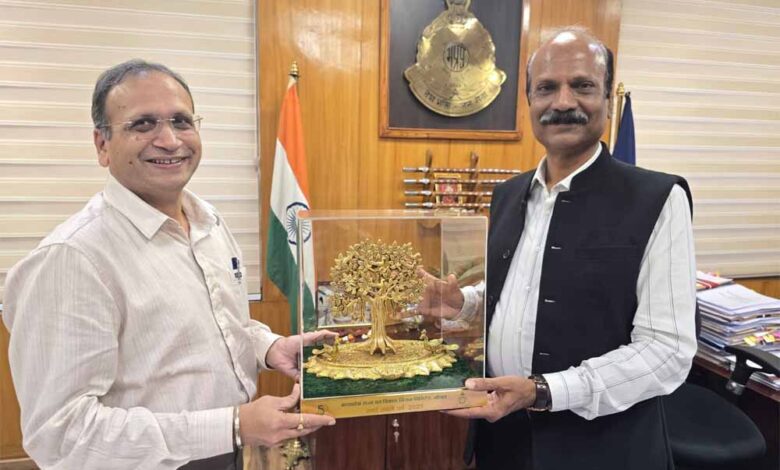 पुलिस महानिदेशक मकवाना से वन बल प्रमुख अम्बाडे़ ने की भेंट